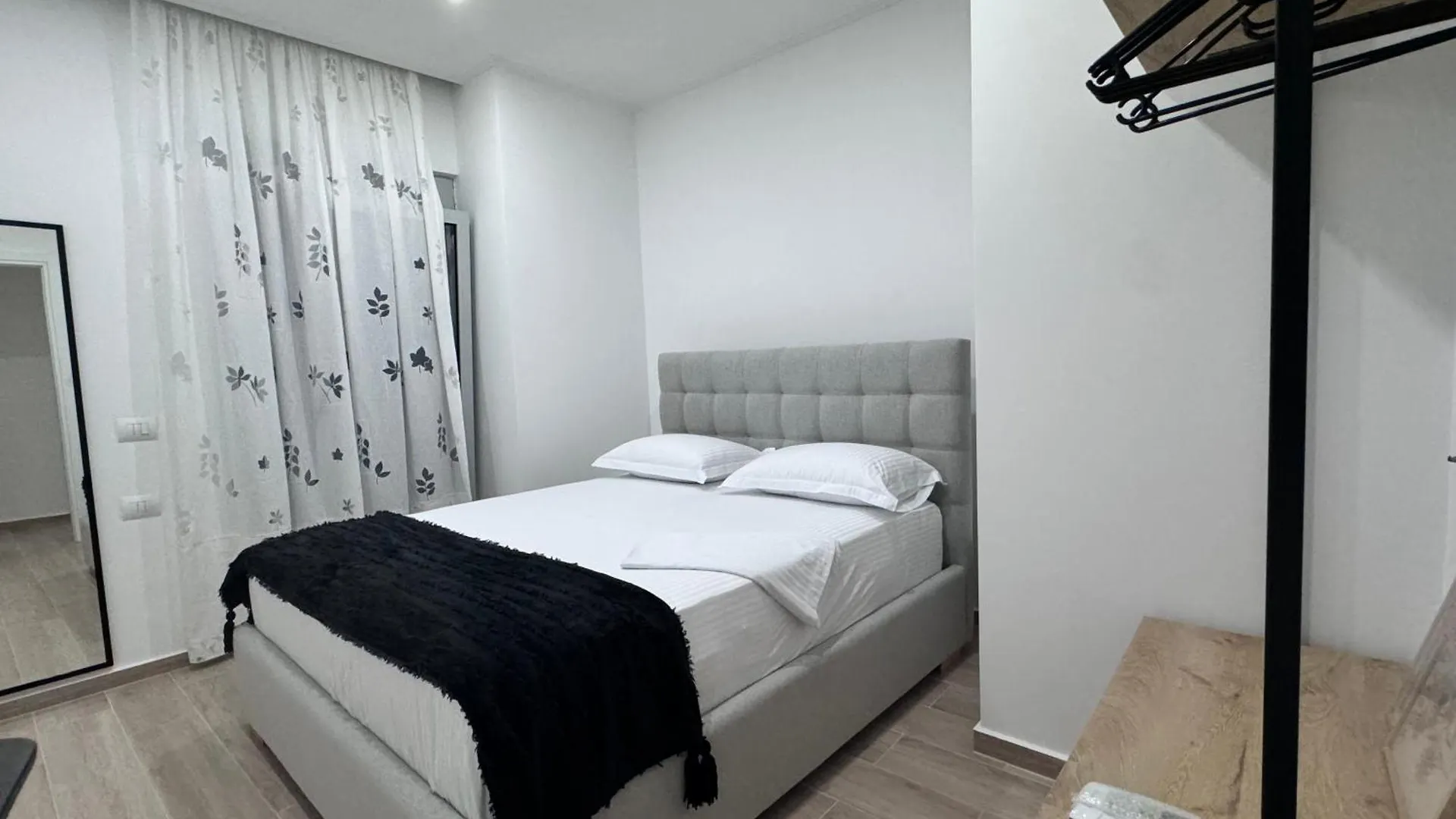 Sunset Hill Apartments Sarandë 0*,  Albanië