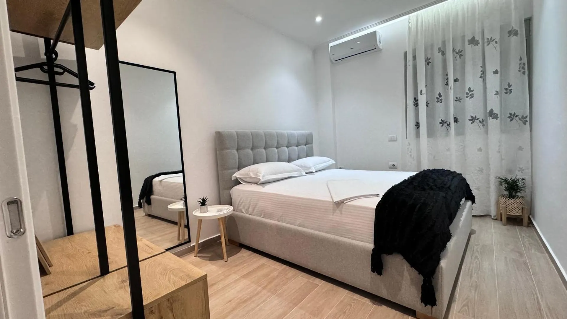 Sunset Hill Apartments Sarandë