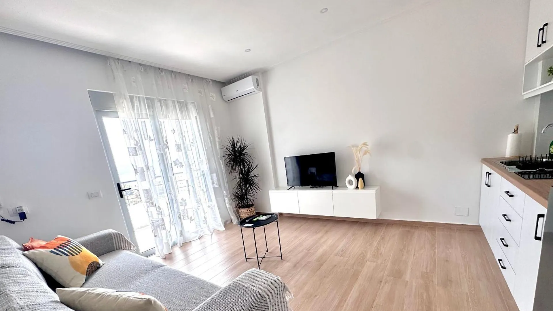 Sunset Hill Apartments Sarandë